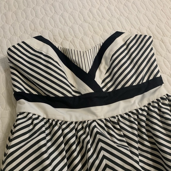 Alice & Olivia Adele Dress - Picture 2 of 13